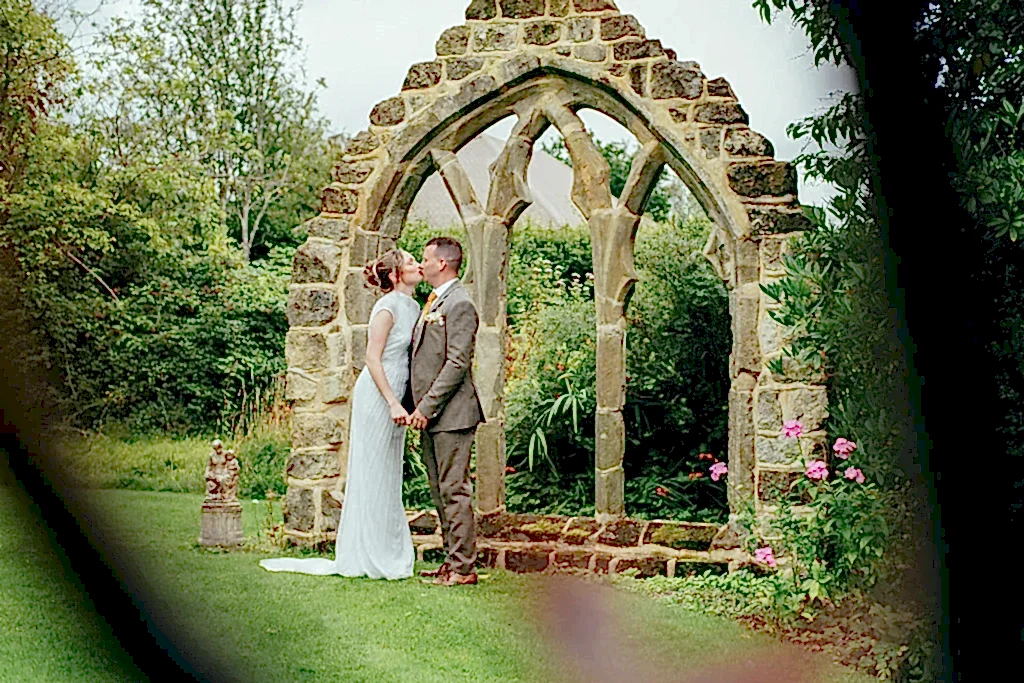 Countryside wedding at the Cocking Village Hall in Midhurst